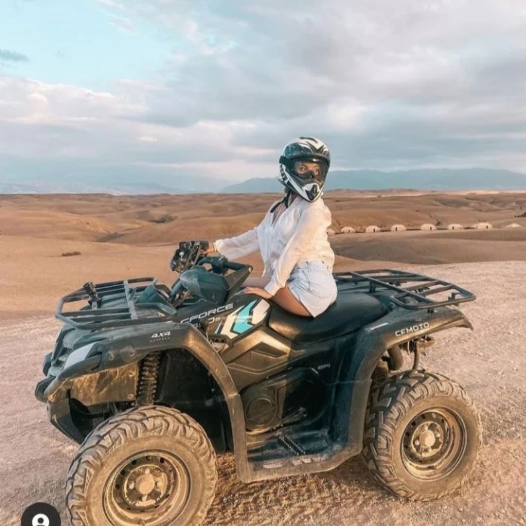 Découvrez les superbes paysages du désert d'Agafay lors d'une excursion palpitante de 3 heures en quad 450cc !